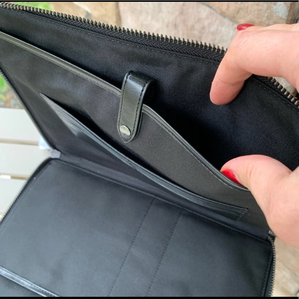 Authentic Coach sign.leather laptop/organizer case - Picture 3 of 8